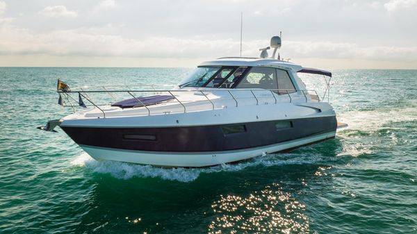 Cruisers Yachts 48 Cantius