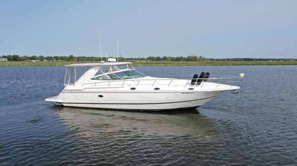 Cruisers Yachts 4270 Express 