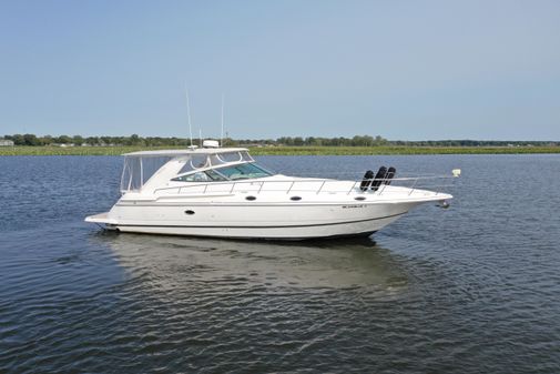 Cruisers Yachts 4270 Express image