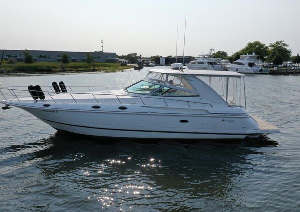 Cruisers Yachts 4270 Express image