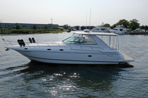 Cruisers Yachts 4270 Express image