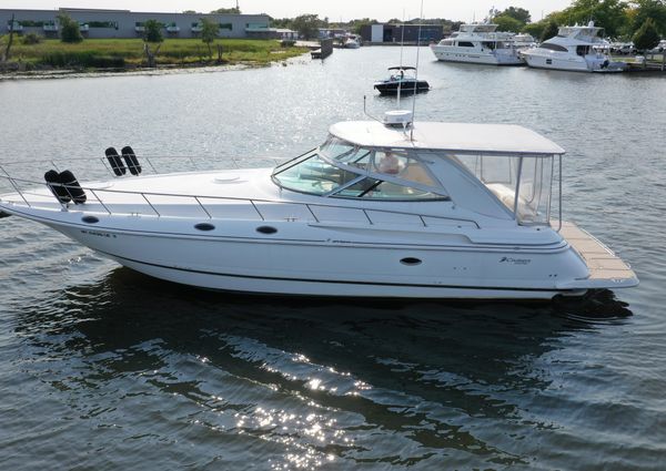 Cruisers Yachts 4270 Express image