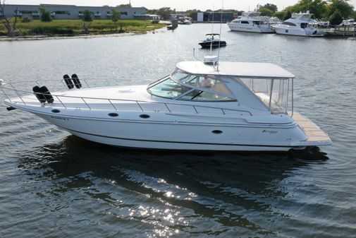 Cruisers Yachts 4270 Express image