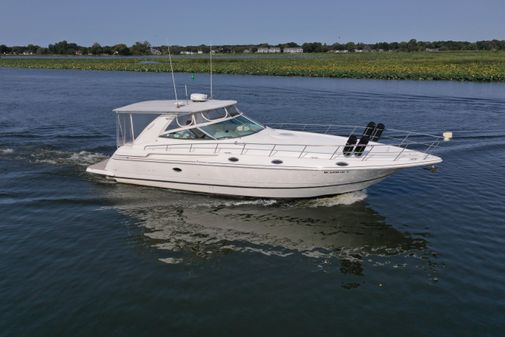 Cruisers Yachts 4270 Express image