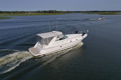 Cruisers Yachts 4270 Express image