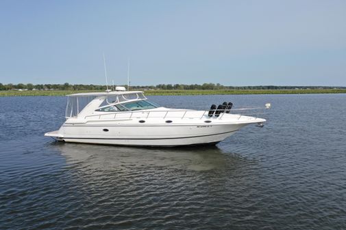 Cruisers Yachts 4270 Express image