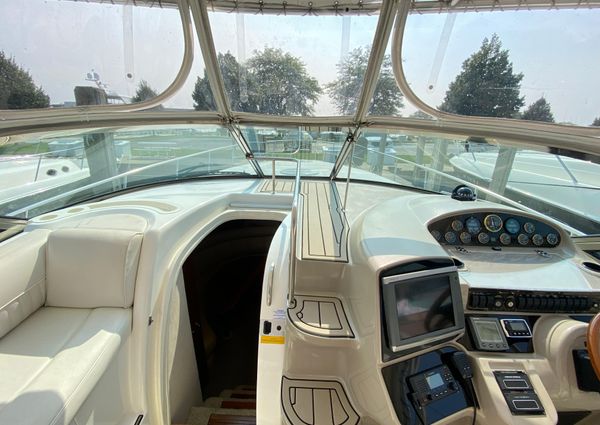 Cruisers Yachts 4270 Express image