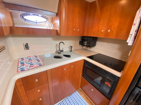 Cruisers Yachts 4270 Express image