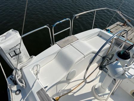 Hunter 31 image