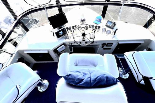 Tollycraft 44 Cockpit Motoryacht image