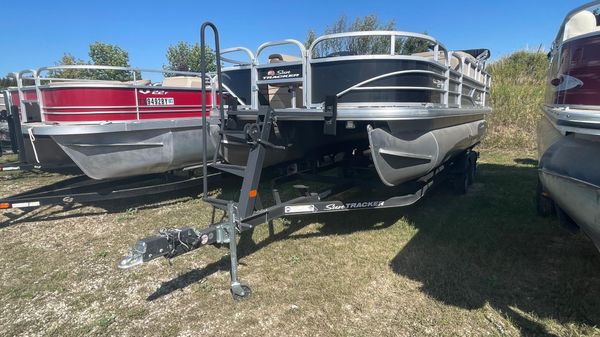 Sun Tracker Fishin' Barge 20 DLX