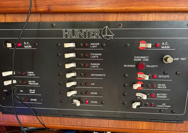 Hunter 33.5 image