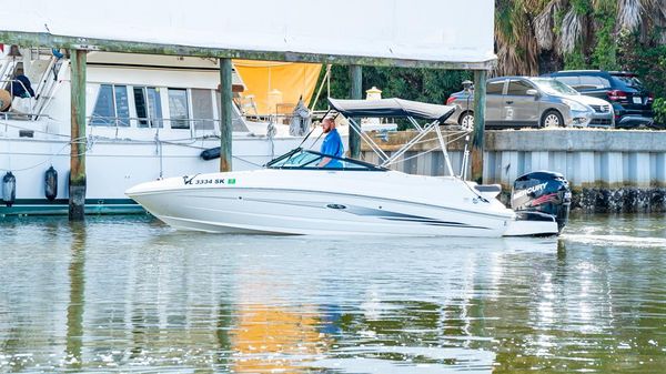 Sea Ray SDX 220 Outboard