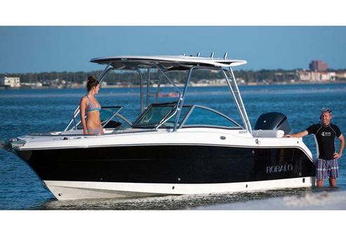 Robalo R247 Dual Console image