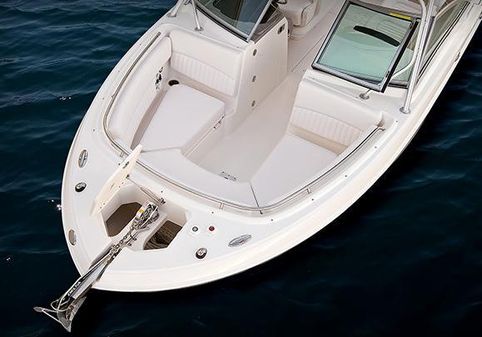 Robalo R247 Dual Console image