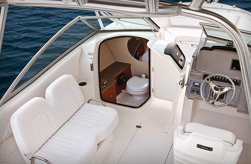 Robalo R247 Dual Console image