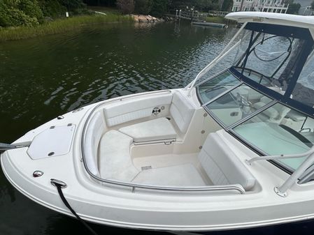 Robalo R247 Dual Console image