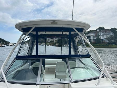 Robalo R247 Dual Console image