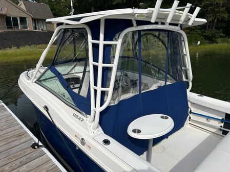 Robalo R247 Dual Console image