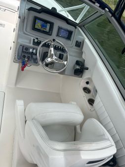 Robalo R247 Dual Console image