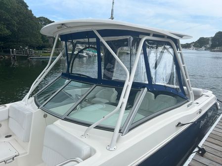 Robalo R247 Dual Console image