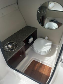 Robalo R247 Dual Console image