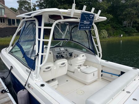 Robalo R247 Dual Console image