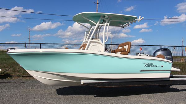 Pioneer 202 Islander 