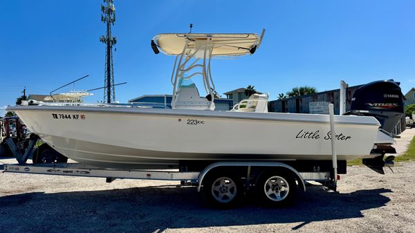 Everglades 223 Center Console 
