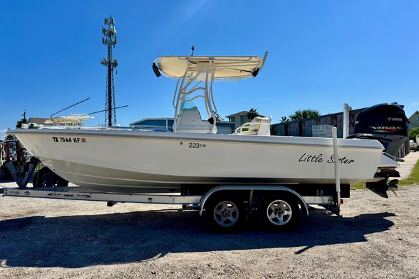 Everglades 223 Center Console - main image