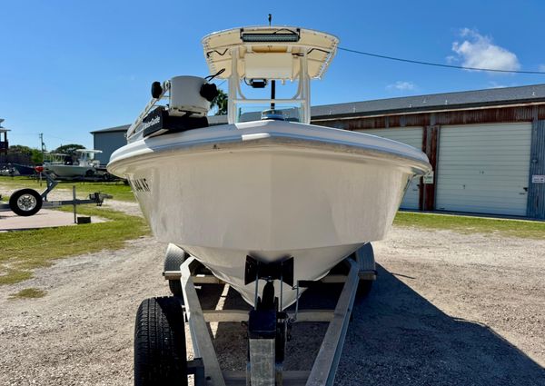 Everglades 223 Center Console image