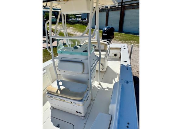 Everglades 223 Center Console image