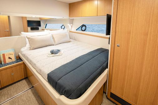 Riviera 585-SUV image