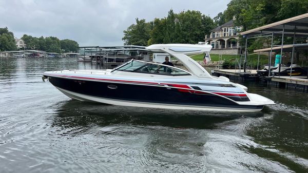 Formula 330 Crossover Bowrider