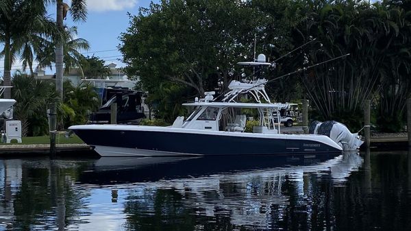 Everglades 435 Center Console