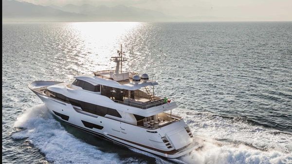 Custom Line Navetta 28