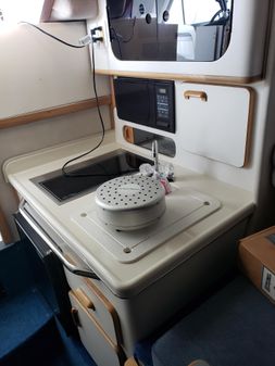 Sea Ray 310 Sport Bridge image