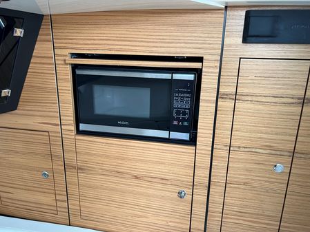 Boston Whaler 380 Realm image