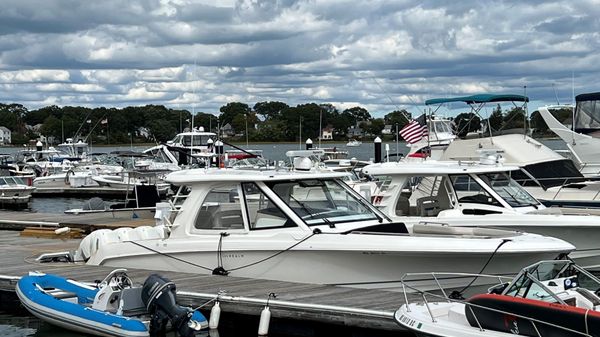 Boston Whaler 380 Realm