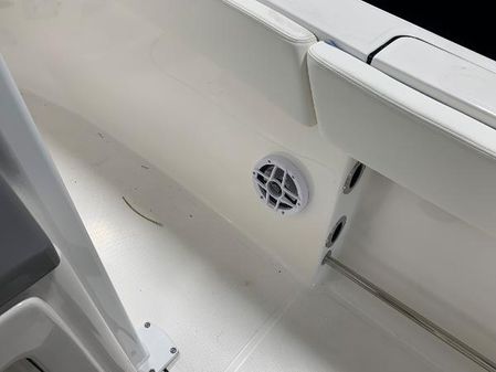 Robalo R230-CENTER-CONSOLE image