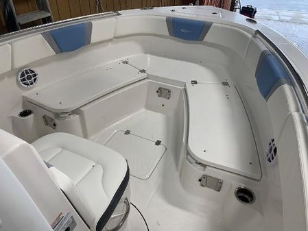 Robalo R230-CENTER-CONSOLE image