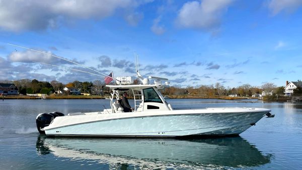 Boston Whaler 370 Outrage