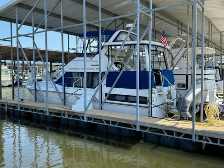 Carver 350-AFT-CABIN image