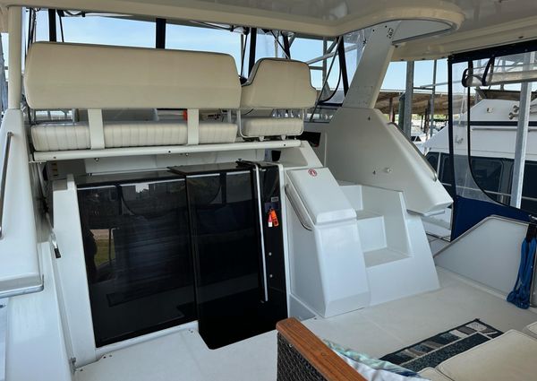 Carver 350-AFT-CABIN image