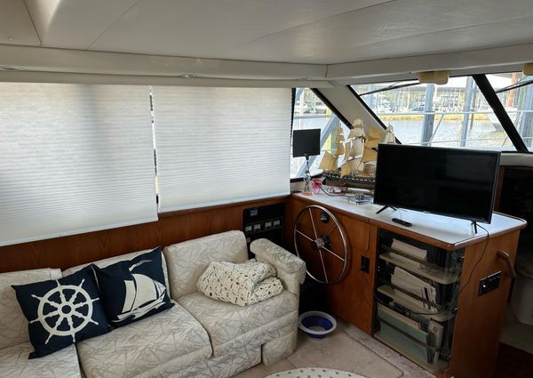 Carver 350-AFT-CABIN image