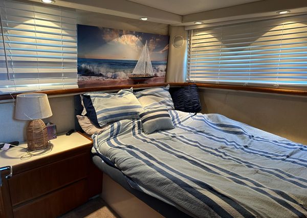 Carver 350-AFT-CABIN image