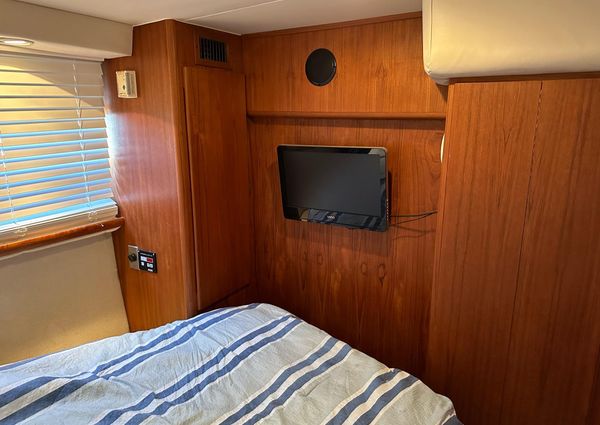 Carver 350-AFT-CABIN image