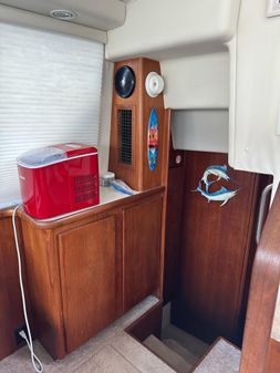 Carver 350-AFT-CABIN image