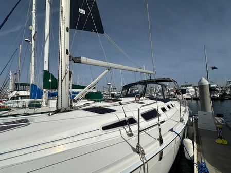 Hunter 38 image