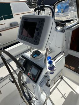 Hunter 38 image